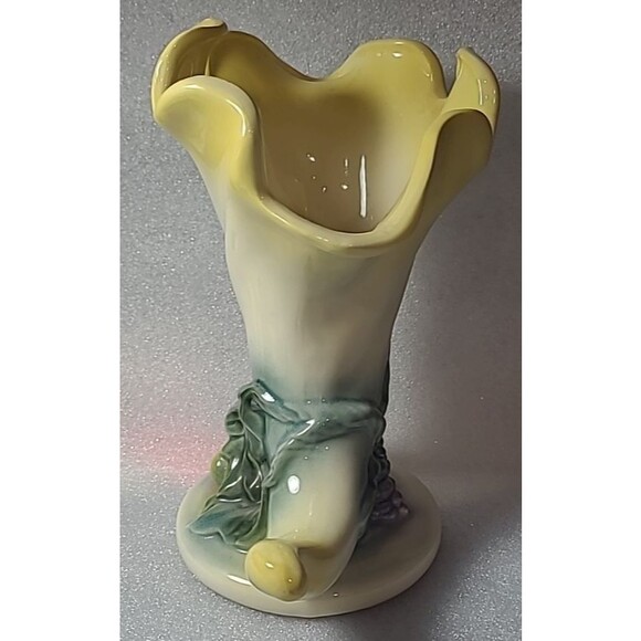 Hull Pottery Fiesta Cornucopia Vase 8.25'' Yellow Grapes #49 Vintage - Picture 5 of 8